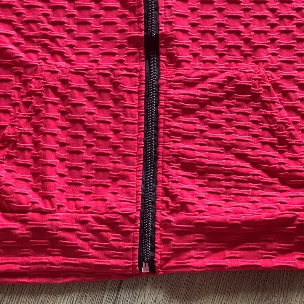 Sweatshirt Women's, L Red with long-sleeved hood, pockets, and zipper closure. - Picture 5 of 7